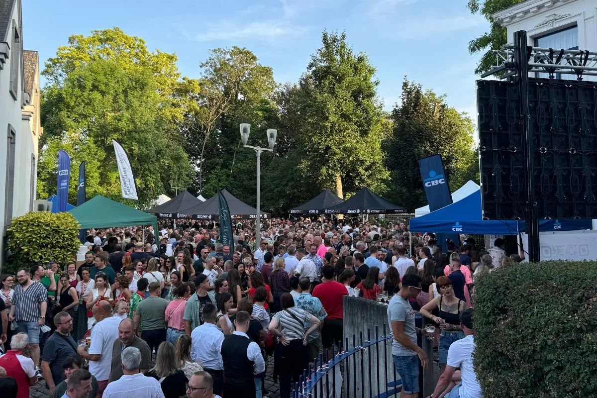 La cour CBC en pleine soirée du Warmup