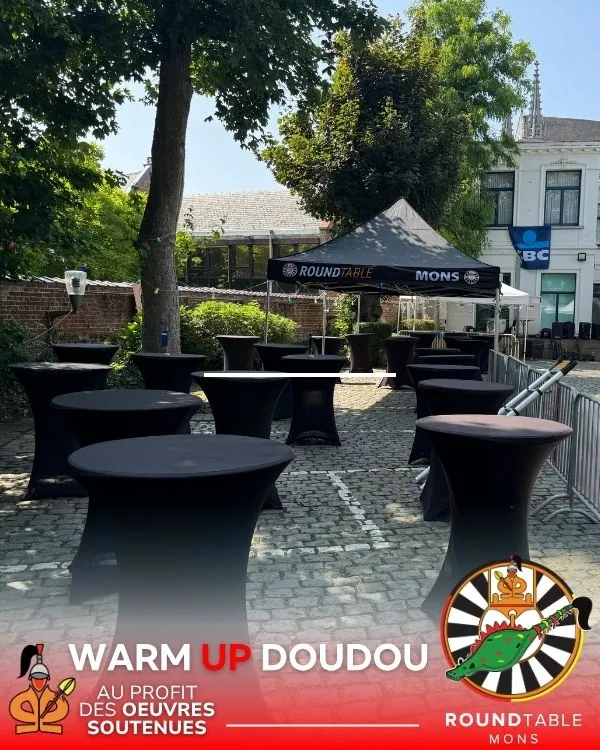 L'espace VIP partenaires du Warmup Doudou, dans la cour de la banque CBC à Mons